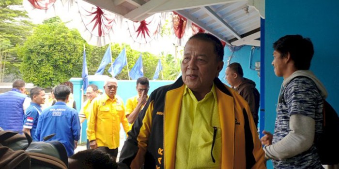 Respon publik terhadap pemberhentian arinal djunaidi