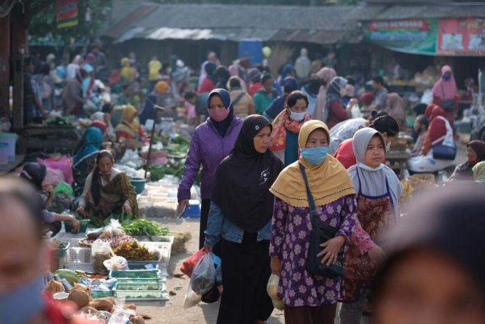 Strategi rumah tangga Indonesia menghadapi inflasi tinggi