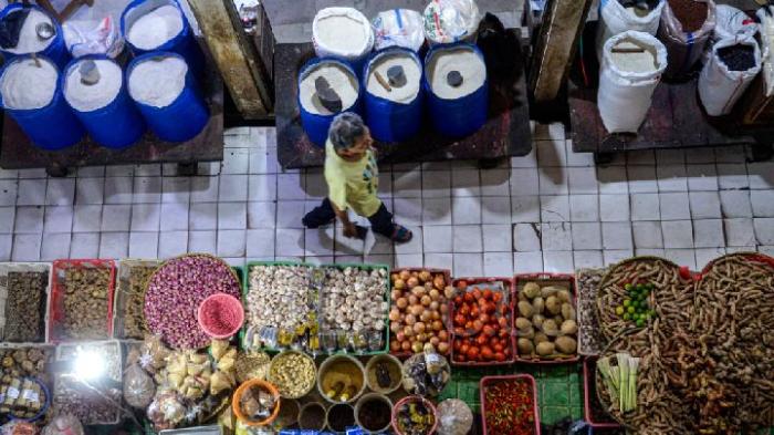 Strategi rumah tangga Indonesia menghadapi inflasi tinggi