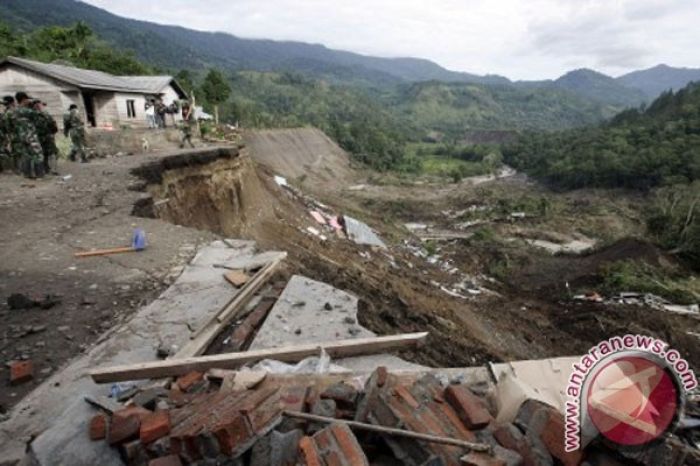Kerusakan bangunan akibat gempa magnitudo 6,2 di wilayah Aceh
