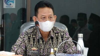 Respon publik terhadap pemberhentian arinal djunaidi