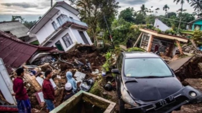 Kerusakan bangunan akibat gempa magnitudo 6,2 di wilayah Aceh