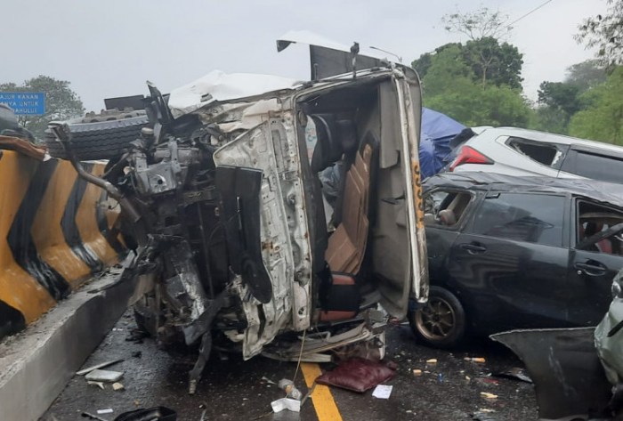 Kejadian kecelakaan di tol cisumdawu yang menyebabkan korban jiwa