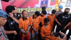 Payudara pedagang bakso suara remas pelanggan alasan mengejutkan begal pondok aren pelaku senin memakai supriyadi
