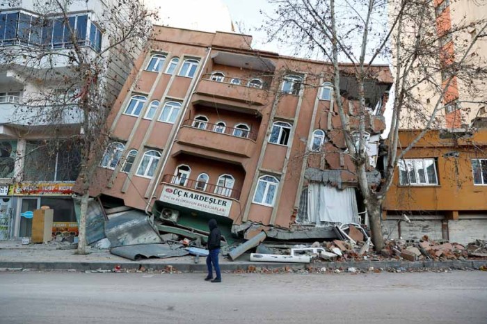 Dampak gempa bumi M 6.2 di Istanbul Turki terhadap infrastruktur