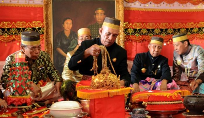 Adat baju pakaian sulawesi selatan makassar bodo makasar wanita pria keunikan khas budayanesia perbedaan ciri unik budaya Adat baju pakaian sulawesi selatan makassar bodo makasar wanita pria keunikan khas budayanesia perbedaan ciri unik budaya
