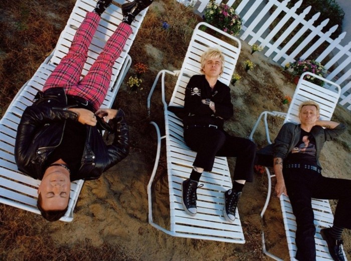 Lagu baru Green Day berjudul Smash It Like Belushi rilis mendadak