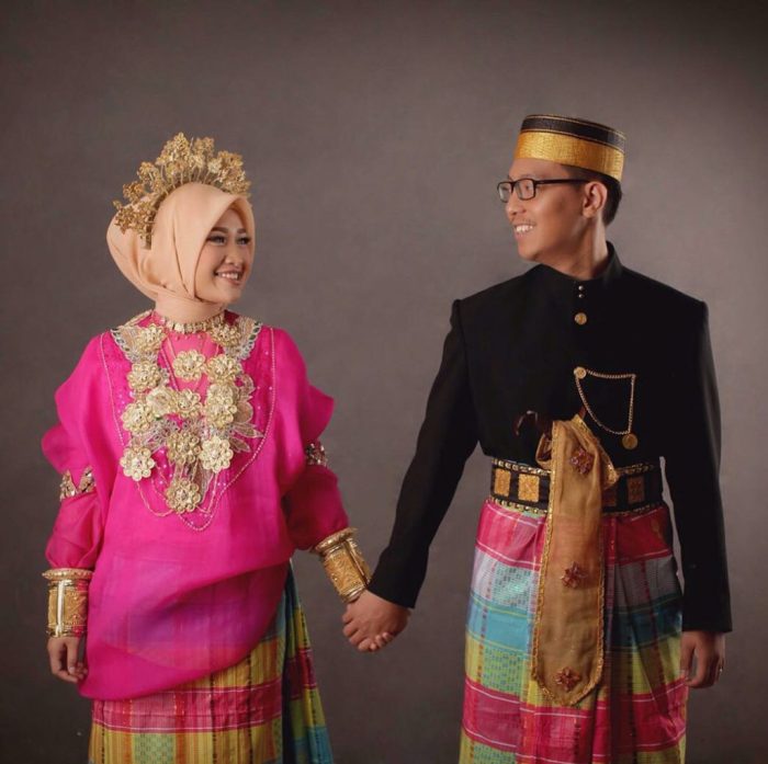 Adat baju pakaian sulawesi selatan makassar bodo makasar wanita pria keunikan khas budayanesia perbedaan ciri unik budaya