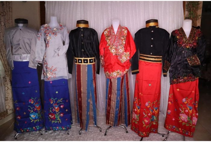 Toko baju adat tradisional Makassar yang menjual berbagai pilihan