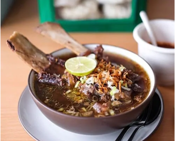 Restoran makanan makassar ramai pengunjung wisata rekomendasi