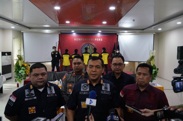 Imigran di jembatan ambassador detroit dan deportasi
