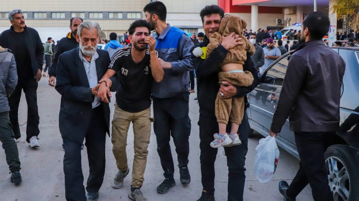 Luka-luka korban ledakan pelabuhan terbesar iran