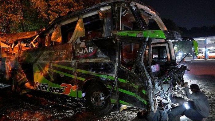 Pencarian dan penyelamatan korban kecelakaan bus umroh