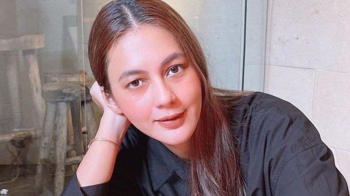 Detail penggantian kontak paula verhoeven nama wanita