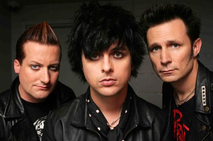 Lagu baru Green Day berjudul Smash It Like Belushi rilis mendadak