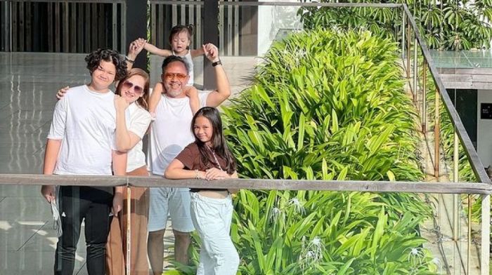 Riwayat penyakit jantung ayah mona ratuliu sebelum meninggal