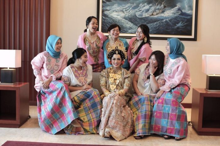 Baju adat pernikahan tradisional Makassar untuk pria