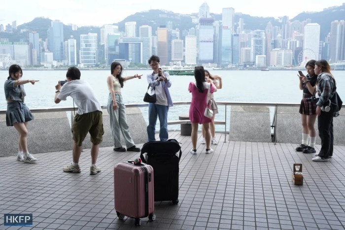 Keluhan wisatawan daratan tentang kunjungan di hong kong minggu emas