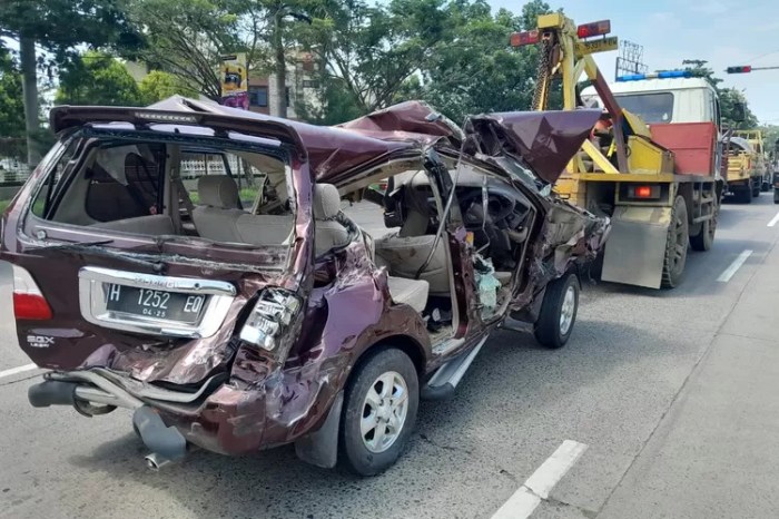 Sejarah kecelakaan mobil mewah di tol